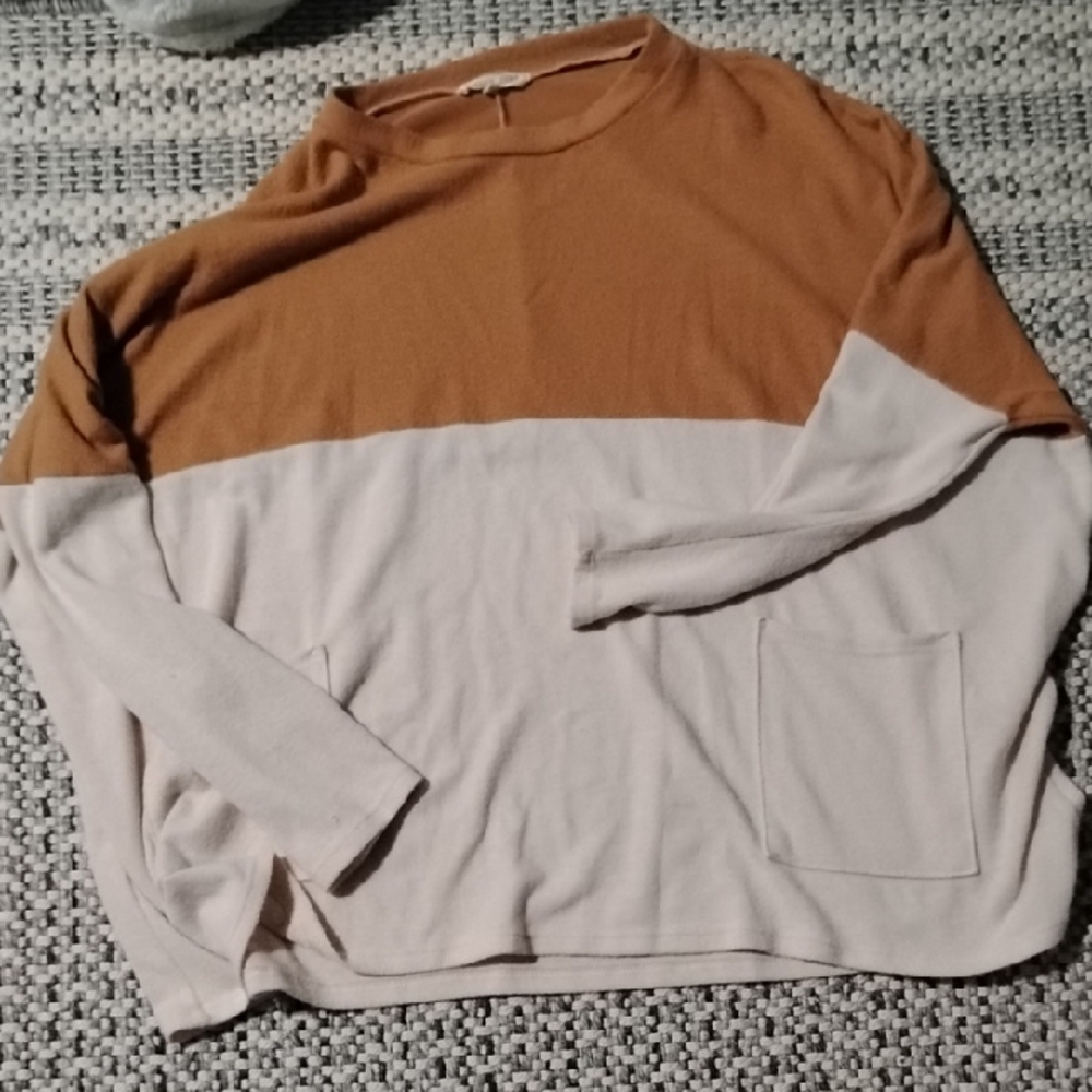 Elegant Tan and Cream Women's Crewneck Sweater